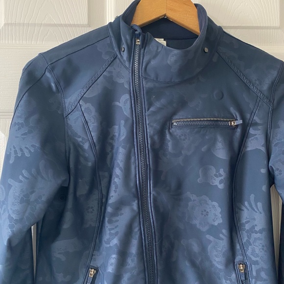 Lululemon Keep It Up Jacket Lacefolage Embossed Inkwell - Picture 6 of 13